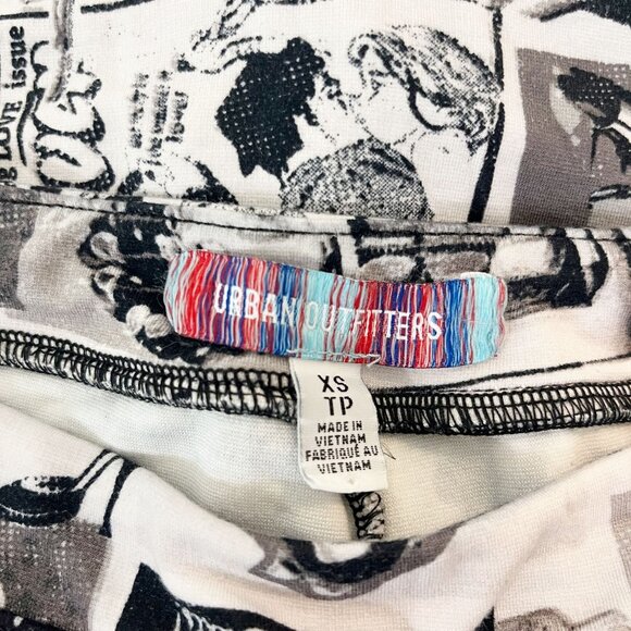 Urban Outfitters Grace Print Skort Newspaper Micro Pull On Y2K Size XS - Picture 4 of 7